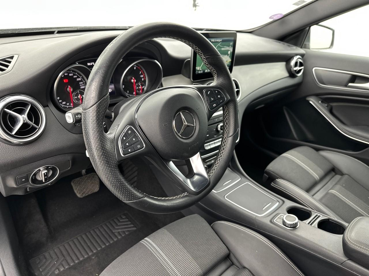 Mercedes Gla 180 sensation 7-g dct a — photo 8