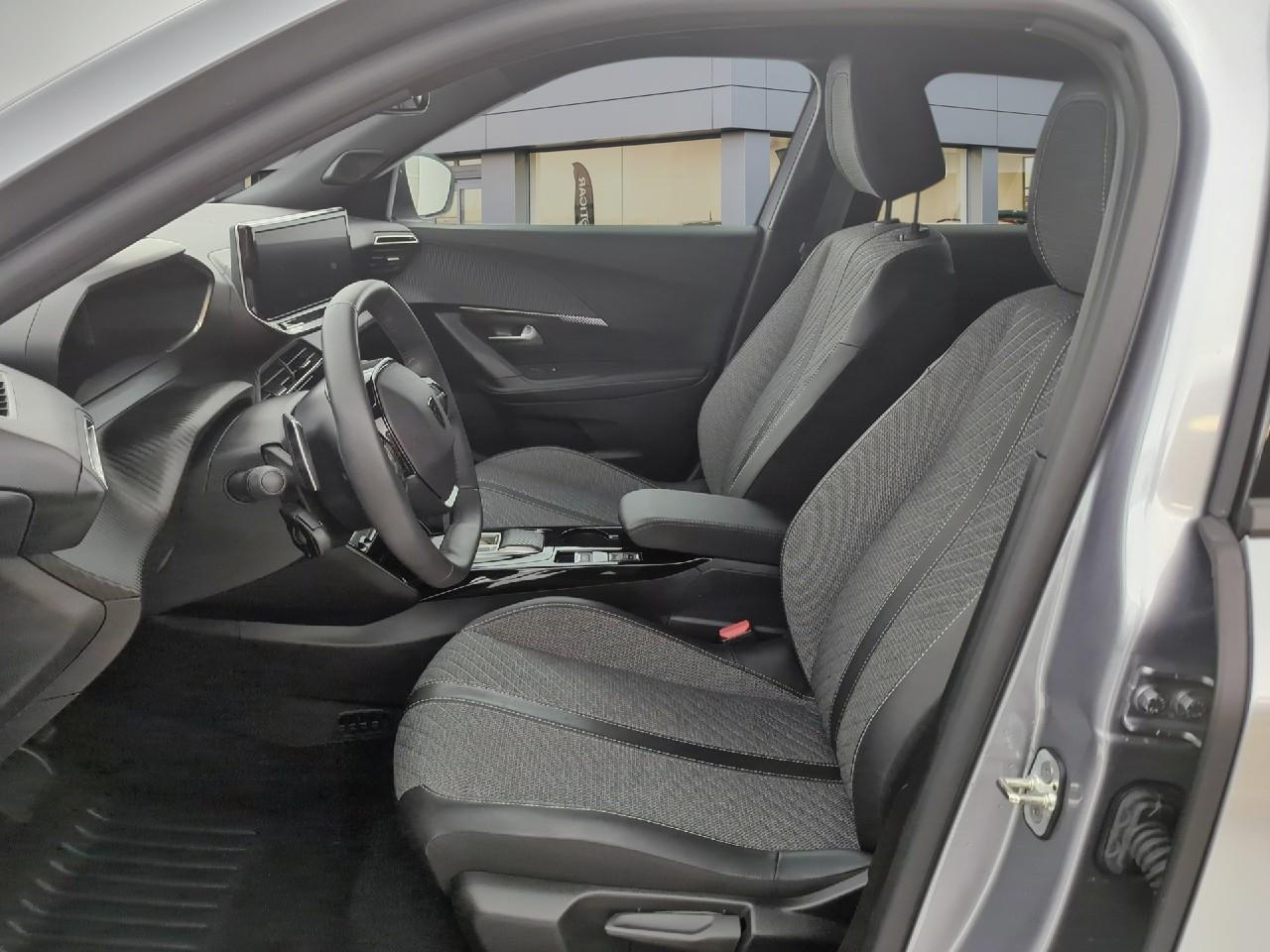 Peugeot 2008 hybrid 145 ch e-dcs6 allure — photo 9