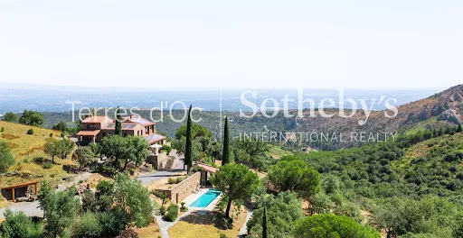 Maison 10 pièces 340 m²