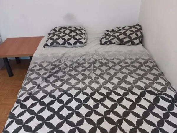 Chambre meublée