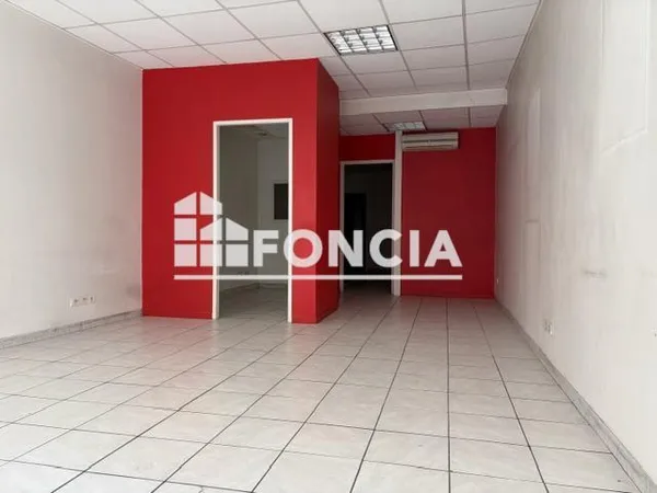Location - Local commercial - 52 m² - 6 600 €/an HC HT -