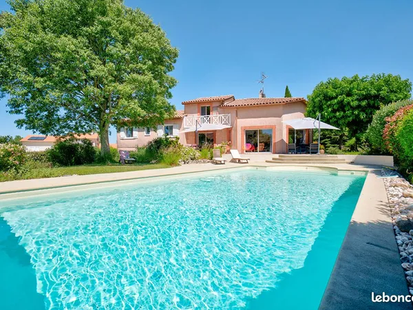 Maison 7 pièces 215 m²