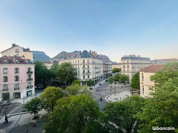 Grenoble Hyper-centre - Superbe appartement entièrement rénové avec vue dégagée