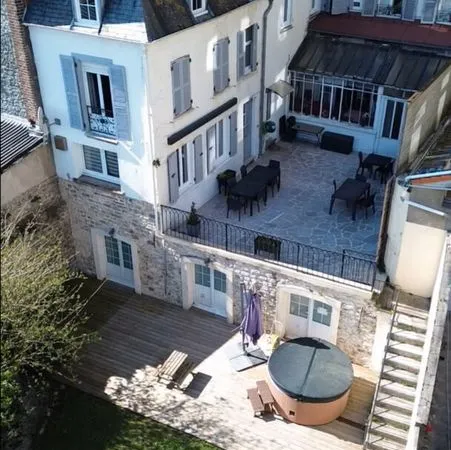 Maison 12 pièces 368 m²