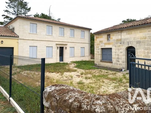 Maison 10 pièces 270 m²
