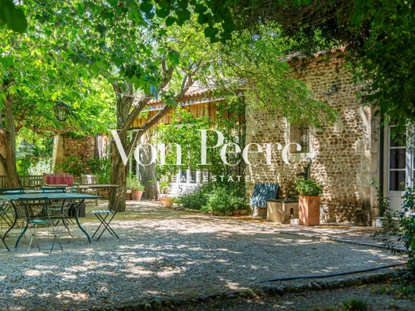 Propriété de caractère avec maison d'amis, piscine et vastes dép