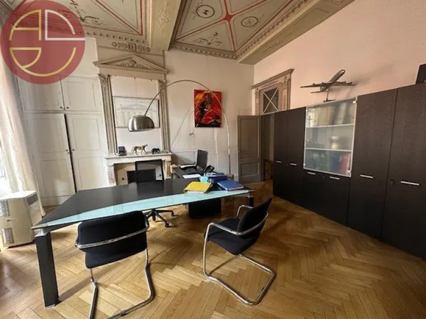 Bureau 208 m²
