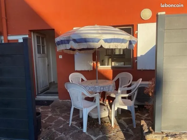Coquet F3, terrasse, parking privatif, cave. Hors centre