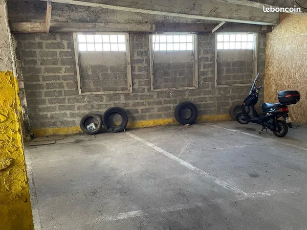 Place de parking pour moto