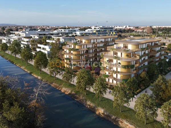 Appartement type 5 avec terrasse au dernier étage.