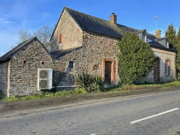 Maison en pierres, dépendances et +1ha terrain.