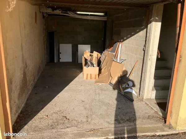 Location garage et coin stockage à Bourges