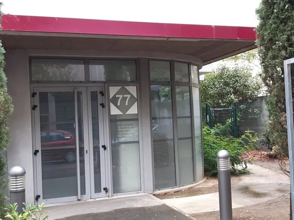 Local professionnel de 150 m², Avenue de Lombez à Toulouse