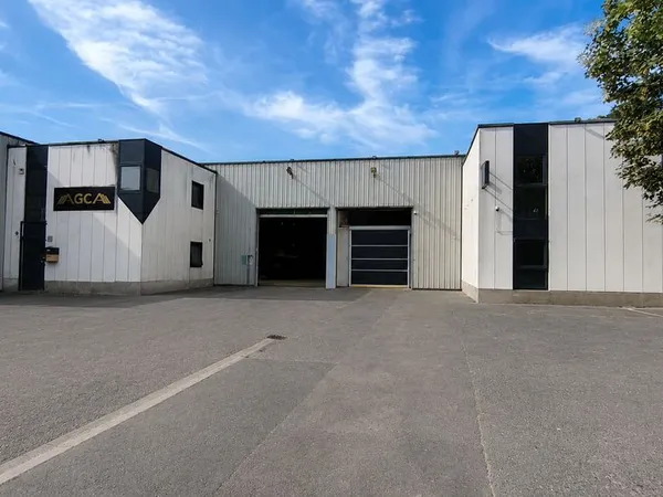Local 412 m² Saint-Denis