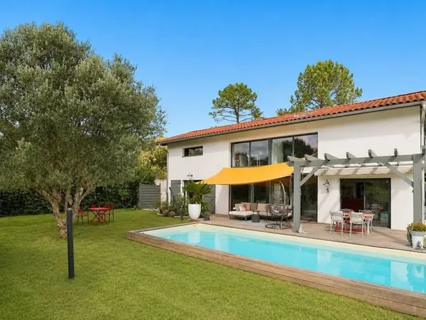 Maison individuelle T7 sur Bassussarry