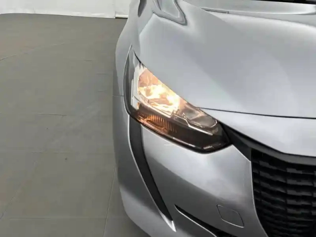 Peugeot 208 puretech 75 s&amp;s bvm5 — photo 38