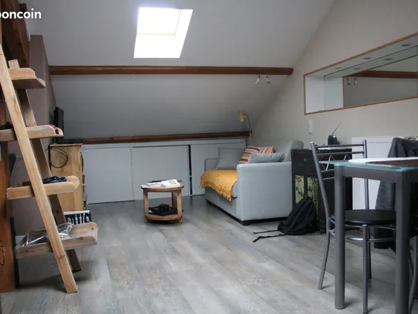 Studio Meublé à Louer au 17 octobre