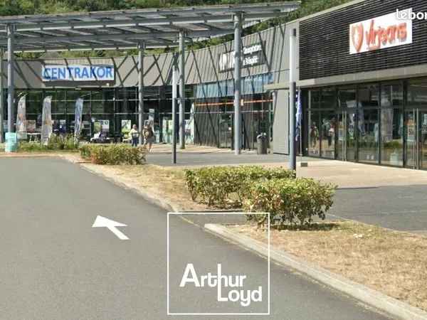 Local commercial 775 m² MALEMORT