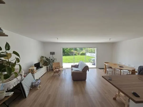 Maison Location Saint-Genès-de-Fronsac 4p 105m² 1300€