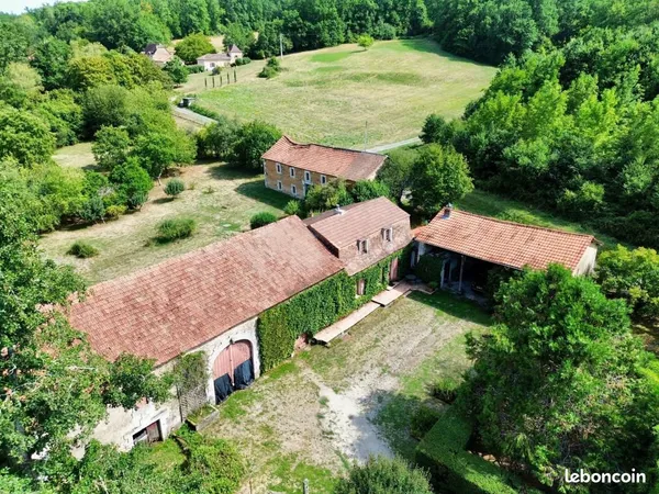 Propriété 3 pièces 147 m²