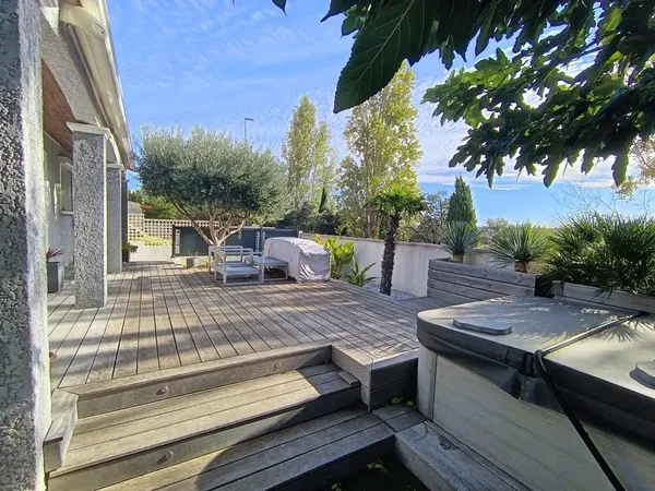 Villa plain pied 80m² sur terrain de 371m² avec piscine et garage