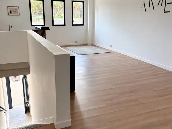 Local professionnel de 150 m² - bureaux & stockage