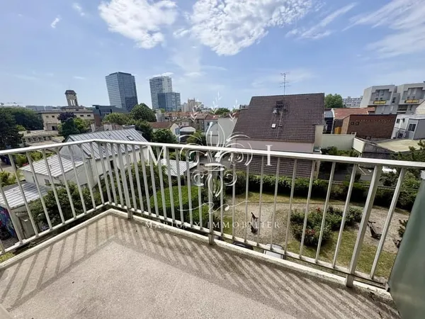 2 PIÈCES TRAVERSANT AVEC BALCON - VUE DÉGAGÉE - MAIRIE DE MONTREUIL