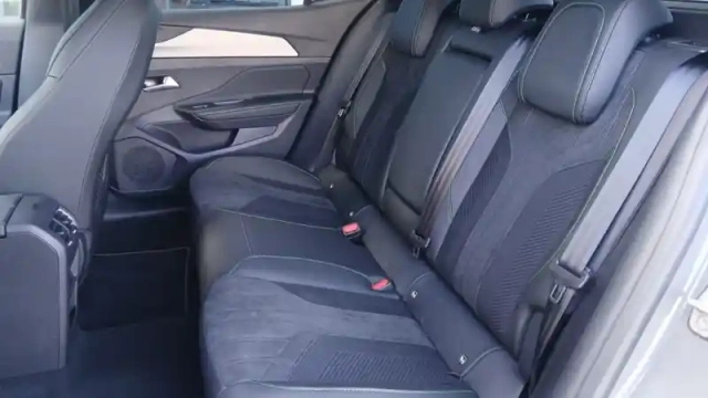 Peugeot 408 hybrid 145 e-dcs6 — photo 51