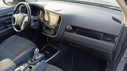 Mitsubishi Outlander 2.0 MIVEC 163 Plug in Hybrid 4WD BVA - Energy Zen – 2017 – 127347 km – Hybride rechargeable – Boîte Automatique — photo 19