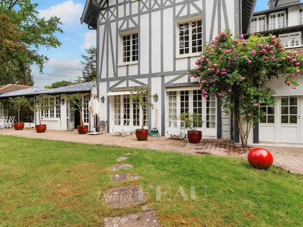 Garches - Golf de Saint-Cloud - Appartement d'exception, jardin privatif exposé sud.