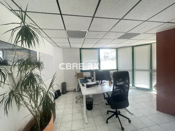 Local professionnel 120 m²
