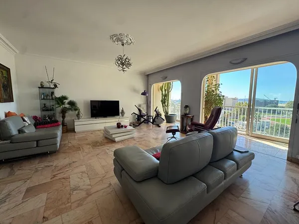 TOULON : Appartement 115 m2 avec parking privatif