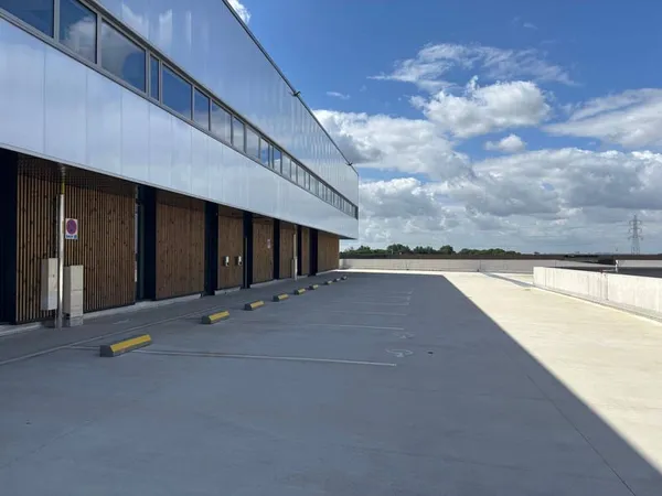 Entrepôt 4589 m²