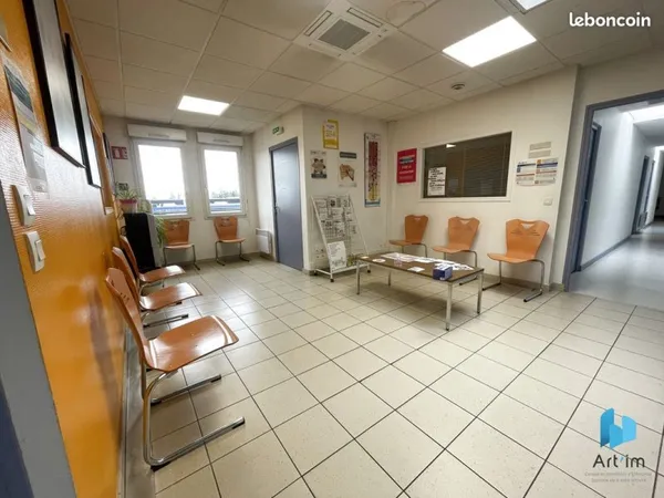 Bureaux 371 m² La Chapelle-Saint-Aubin