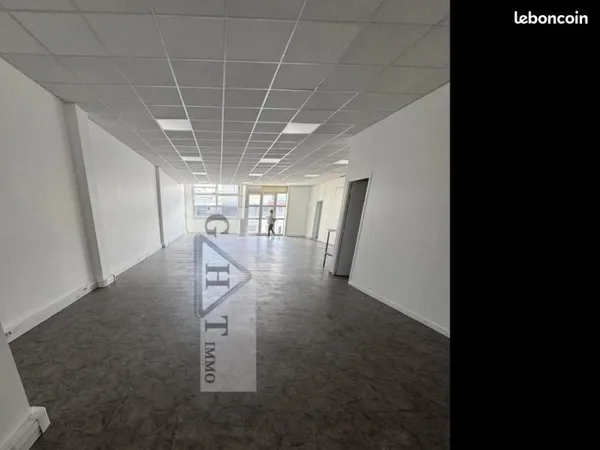 Local industriel 395 m²