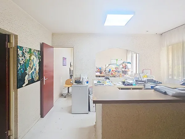 Local professionnel ou appartement 3 pièces en rez-de-chaussée à Avignon