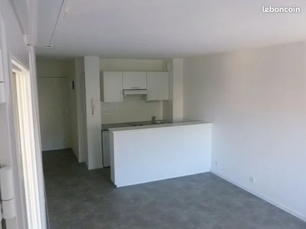 Appartement 2 pièces 38.09 m² avec loggia et place de Parking privative, Bordeaux 33000, quartier Mé