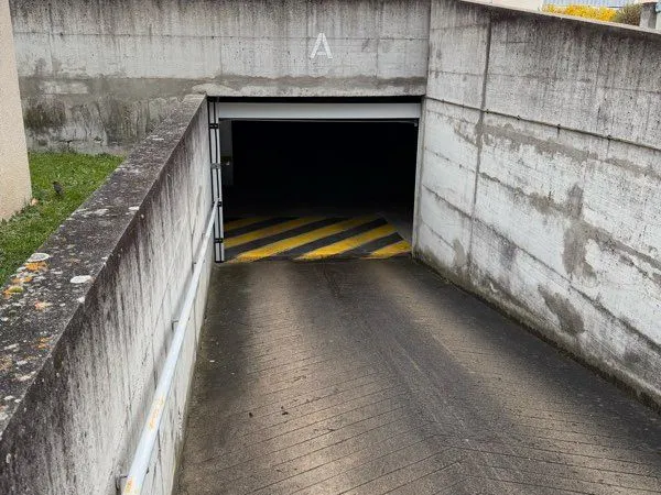 à louer garage / box fermé sécurisé