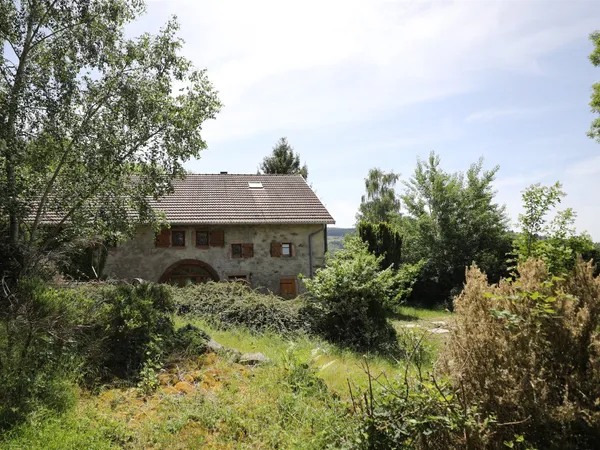 Maison paysanne au caractère remarquable dans un cadre naturel idyllique
