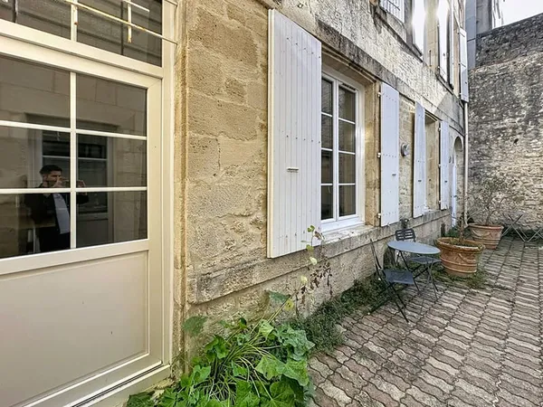 Rochefort - Hyper -centre Rdc sur Cours