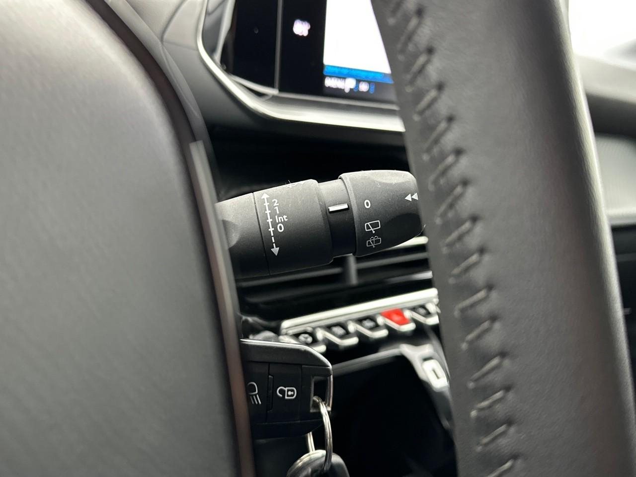 Peugeot 208 puretech 100 s&s bvm6 style — photo 20
