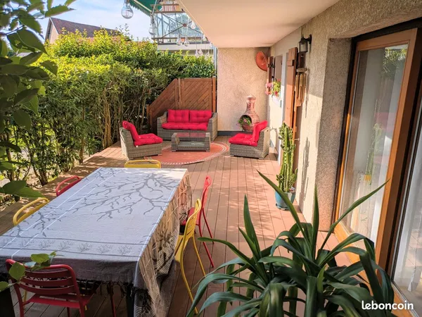 Appartement T4 de 96 m² avec terrasse, garage, cave - Villy-le-Pelloux