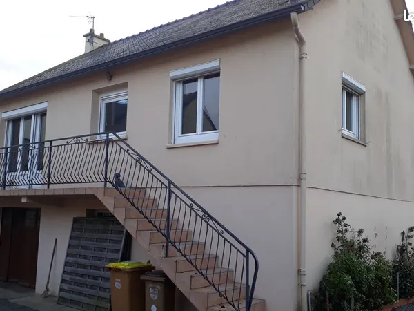 Maison sur cave terrain clos en centre ville