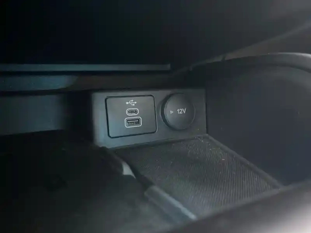 Ford Tourneo Connect 2.0 ecoblue 102ch titanium — photo 18