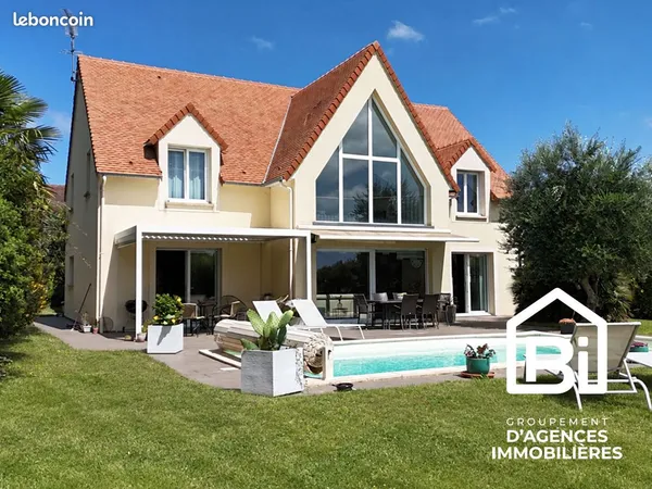 Maison 9 pièces 238 m²