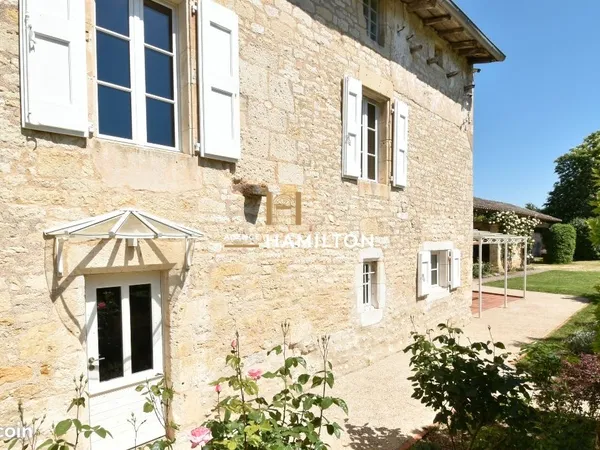 Maison 8 pièces 312 m²