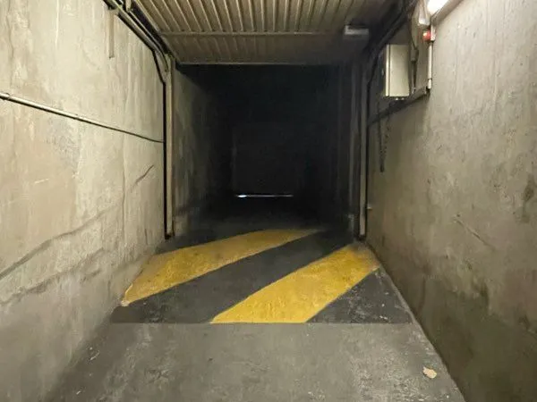 Parking voiture moyen 35 rue Victor Duruy