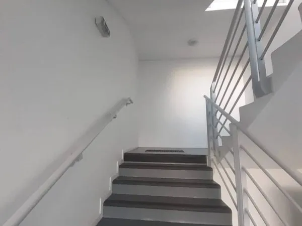 Local commercial 224 m²