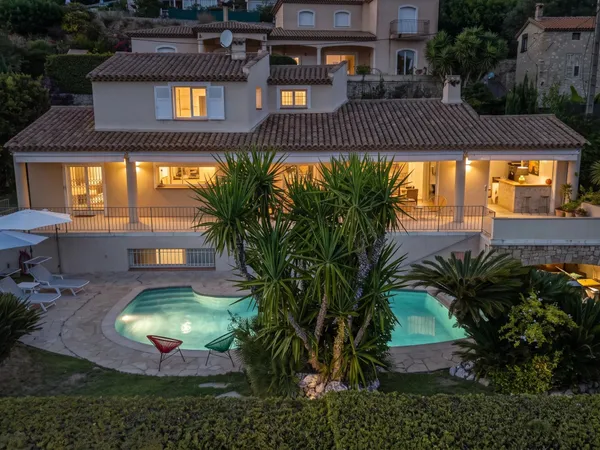 Propriété de charme au calme, offrant une vue panoramique dans un secteur recherché de Mougins