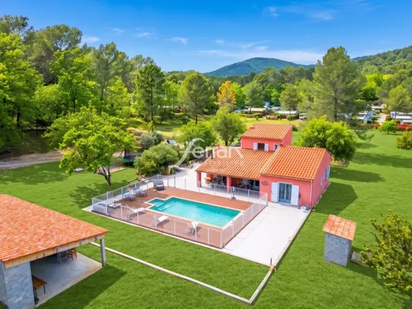 Belle maison située dans une zone l'hébergement touristique co